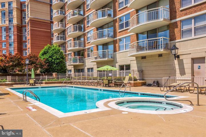1200 BRADDOCK PL #512, ALEXANDRIA, Virginia 22314, 2 Bedrooms Bedrooms, 6 Rooms Rooms,2 BathroomsBathrooms,Residential,For sale,1200 BRADDOCK PL #512,VAAX2045418 MLS # VAAX2045418