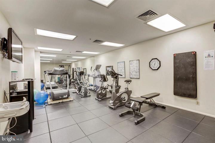 1200 BRADDOCK PL #512, ALEXANDRIA, Virginia 22314, 2 Bedrooms Bedrooms, 6 Rooms Rooms,2 BathroomsBathrooms,Residential,For sale,1200 BRADDOCK PL #512,VAAX2045418 MLS # VAAX2045418