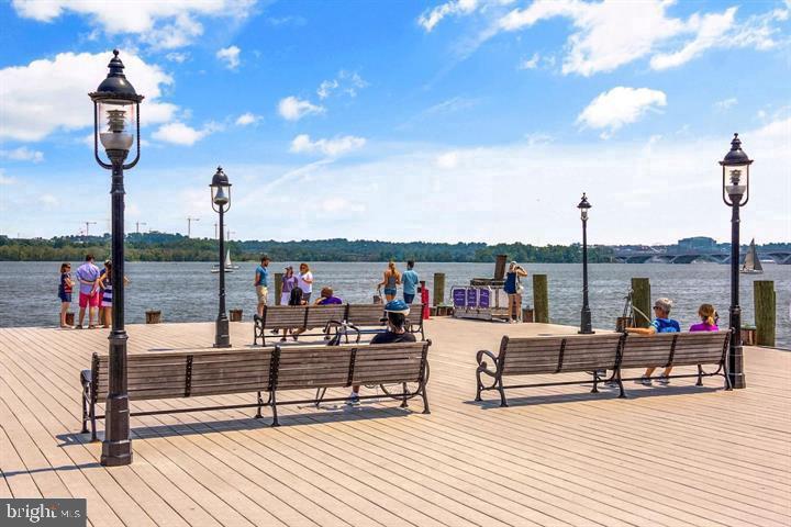 1200 BRADDOCK PL #512, ALEXANDRIA, Virginia 22314, 2 Bedrooms Bedrooms, 6 Rooms Rooms,2 BathroomsBathrooms,Residential,For sale,1200 BRADDOCK PL #512,VAAX2045418 MLS # VAAX2045418