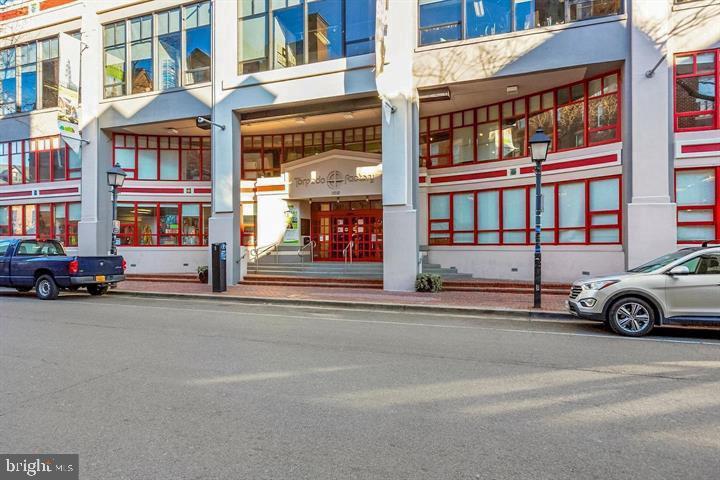 1200 BRADDOCK PL #512, ALEXANDRIA, Virginia 22314, 2 Bedrooms Bedrooms, 6 Rooms Rooms,2 BathroomsBathrooms,Residential,For sale,1200 BRADDOCK PL #512,VAAX2045418 MLS # VAAX2045418