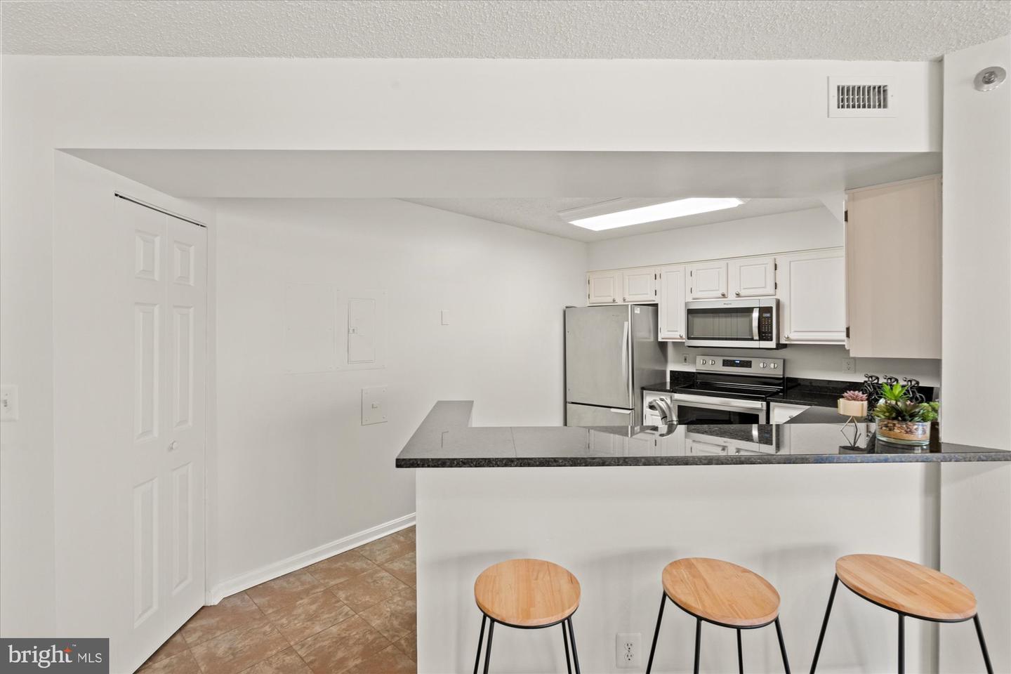1200 BRADDOCK PL #512, ALEXANDRIA, Virginia 22314, 2 Bedrooms Bedrooms, 6 Rooms Rooms,2 BathroomsBathrooms,Residential,For sale,1200 BRADDOCK PL #512,VAAX2045418 MLS # VAAX2045418