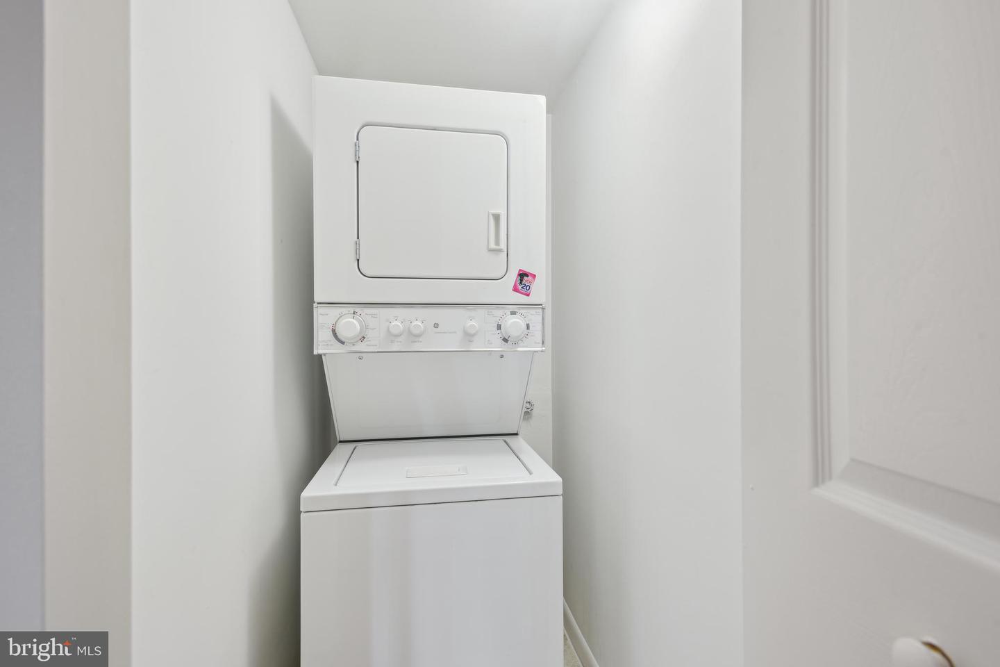 609 CENTER ST #104, HERNDON, Virginia 20170, 2 Bedrooms Bedrooms, ,1 BathroomBathrooms,Residential,For sale,609 CENTER ST #104,VAFX2241488 MLS # VAFX2241488