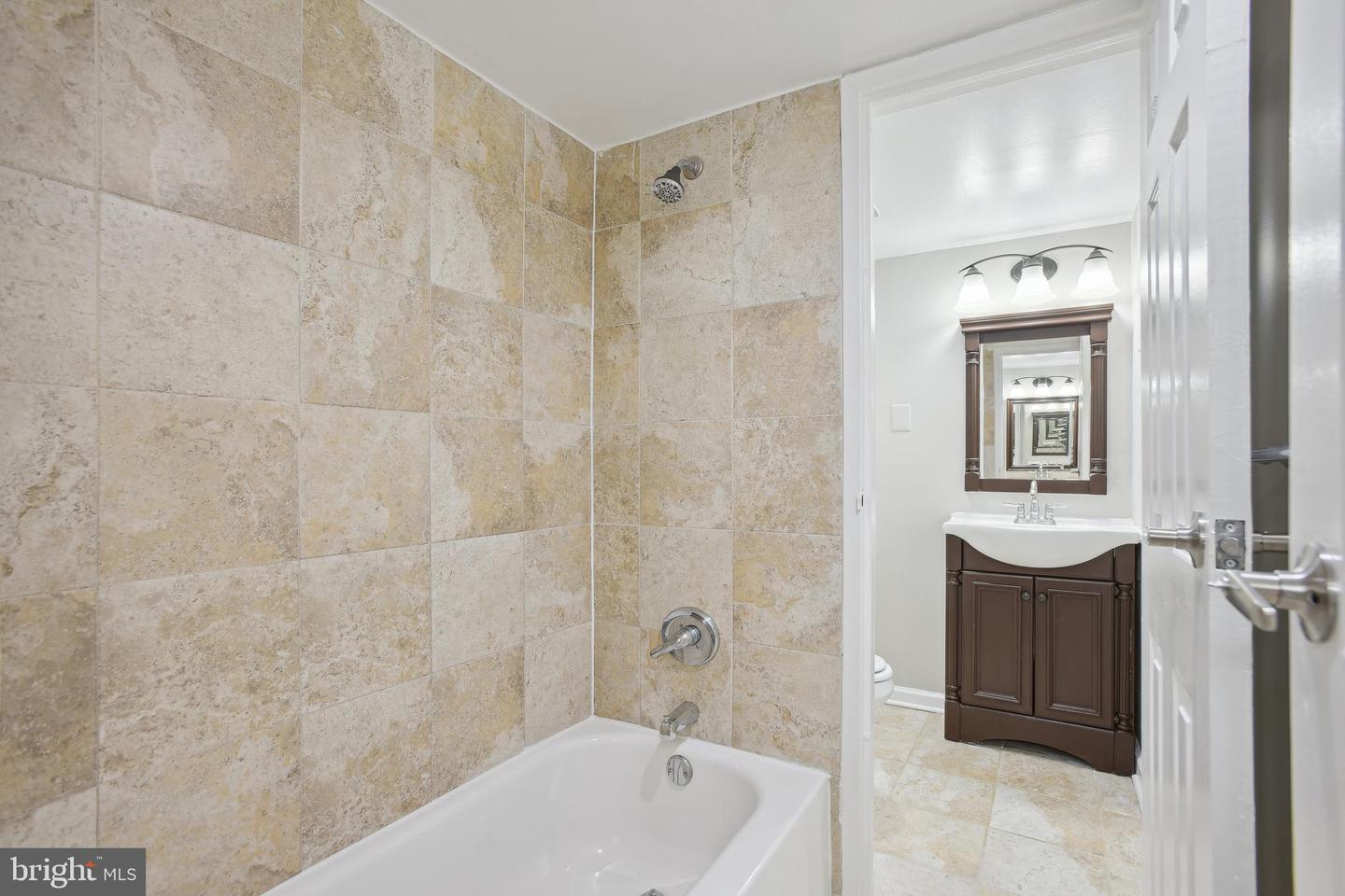 609 CENTER ST #104, HERNDON, Virginia 20170, 2 Bedrooms Bedrooms, ,1 BathroomBathrooms,Residential,For sale,609 CENTER ST #104,VAFX2241488 MLS # VAFX2241488