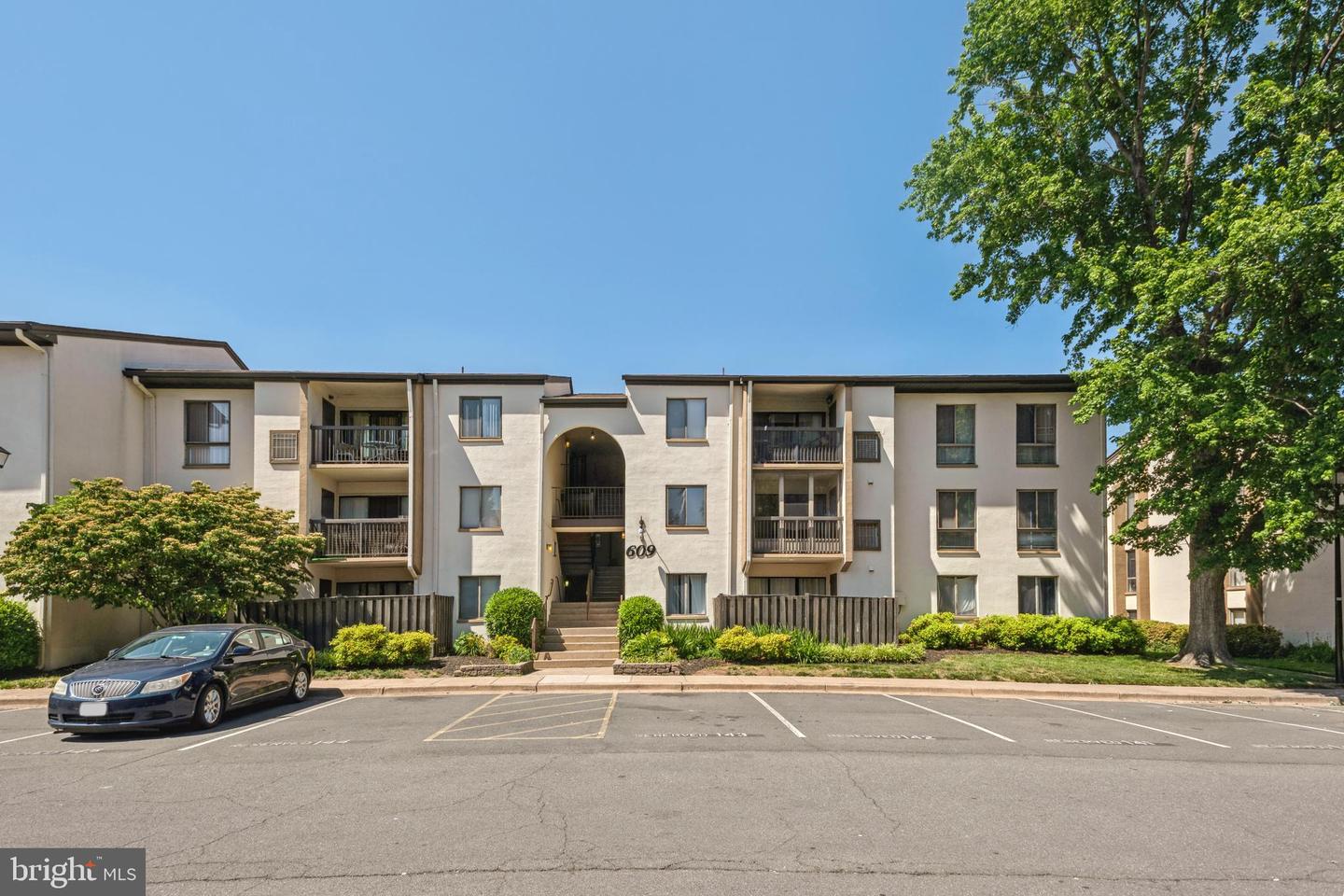 609 CENTER ST #104, HERNDON, Virginia 20170, 2 Bedrooms Bedrooms, ,1 BathroomBathrooms,Residential,For sale,609 CENTER ST #104,VAFX2241488 MLS # VAFX2241488