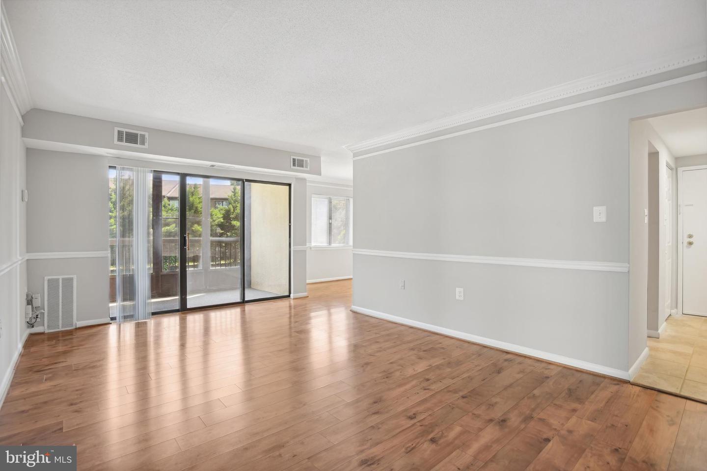 609 CENTER ST #104, HERNDON, Virginia 20170, 2 Bedrooms Bedrooms, ,1 BathroomBathrooms,Residential,For sale,609 CENTER ST #104,VAFX2241488 MLS # VAFX2241488