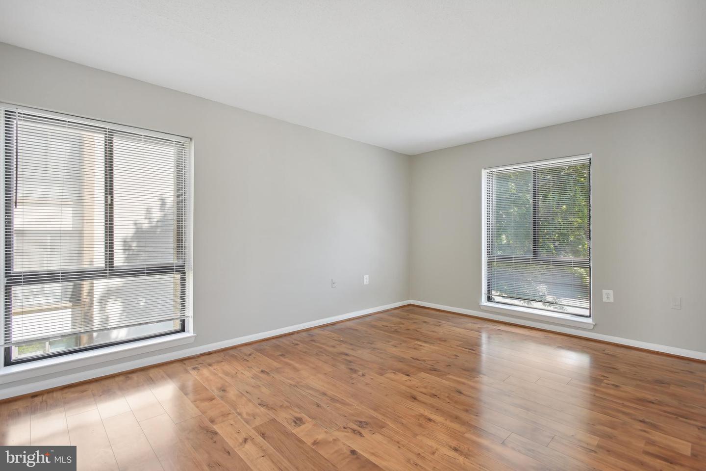 609 CENTER ST #104, HERNDON, Virginia 20170, 2 Bedrooms Bedrooms, ,1 BathroomBathrooms,Residential,For sale,609 CENTER ST #104,VAFX2241488 MLS # VAFX2241488
