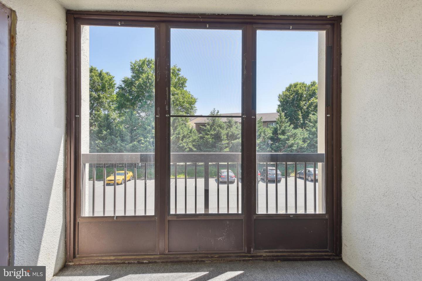 609 CENTER ST #104, HERNDON, Virginia 20170, 2 Bedrooms Bedrooms, ,1 BathroomBathrooms,Residential,For sale,609 CENTER ST #104,VAFX2241488 MLS # VAFX2241488