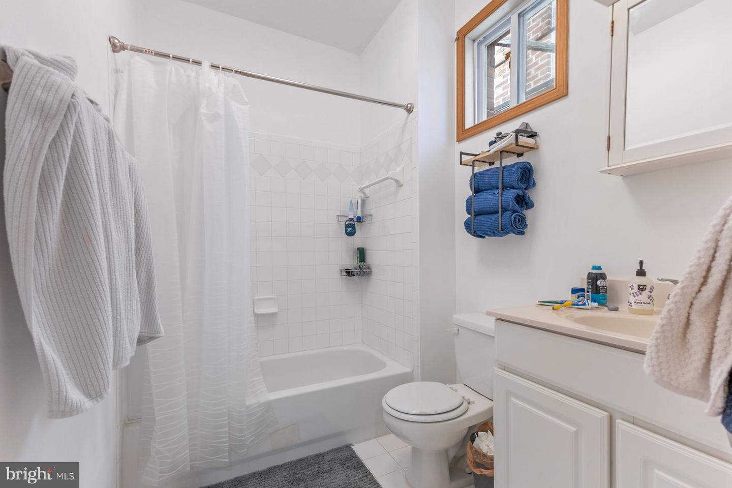 621 5TH ST NE, WASHINGTON, District Of Columbia 20002, 5 Bedrooms Bedrooms, ,5 BathroomsBathrooms,Residential,For sale,621 5TH ST NE,DCDC2201128 MLS # DCDC2201128