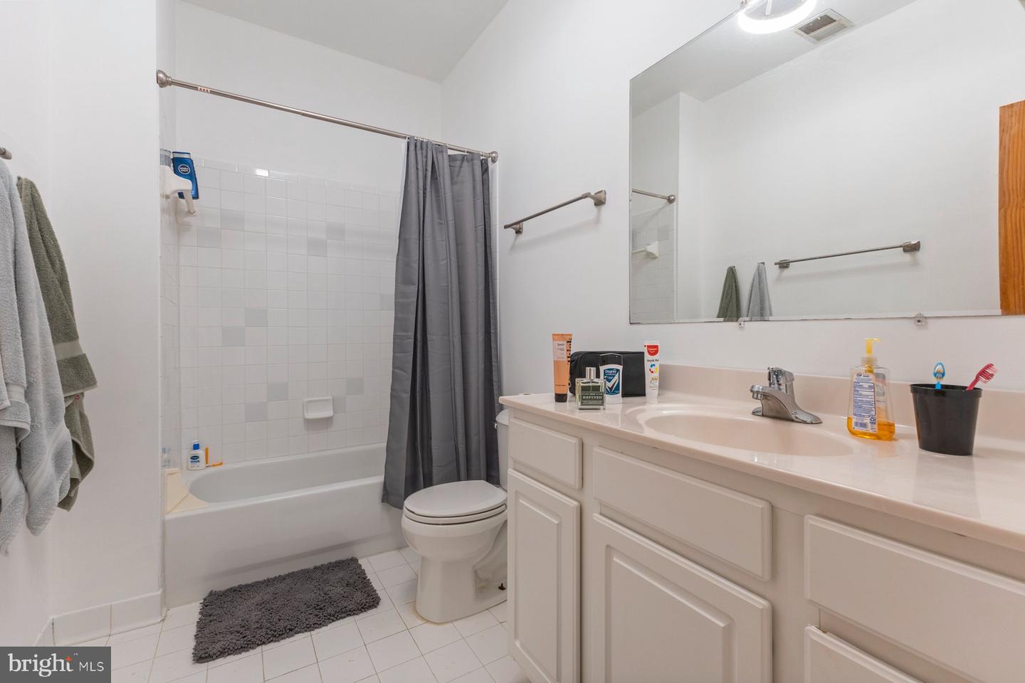 621 5TH ST NE, WASHINGTON, District Of Columbia 20002, 5 Bedrooms Bedrooms, ,5 BathroomsBathrooms,Residential,For sale,621 5TH ST NE,DCDC2201128 MLS # DCDC2201128
