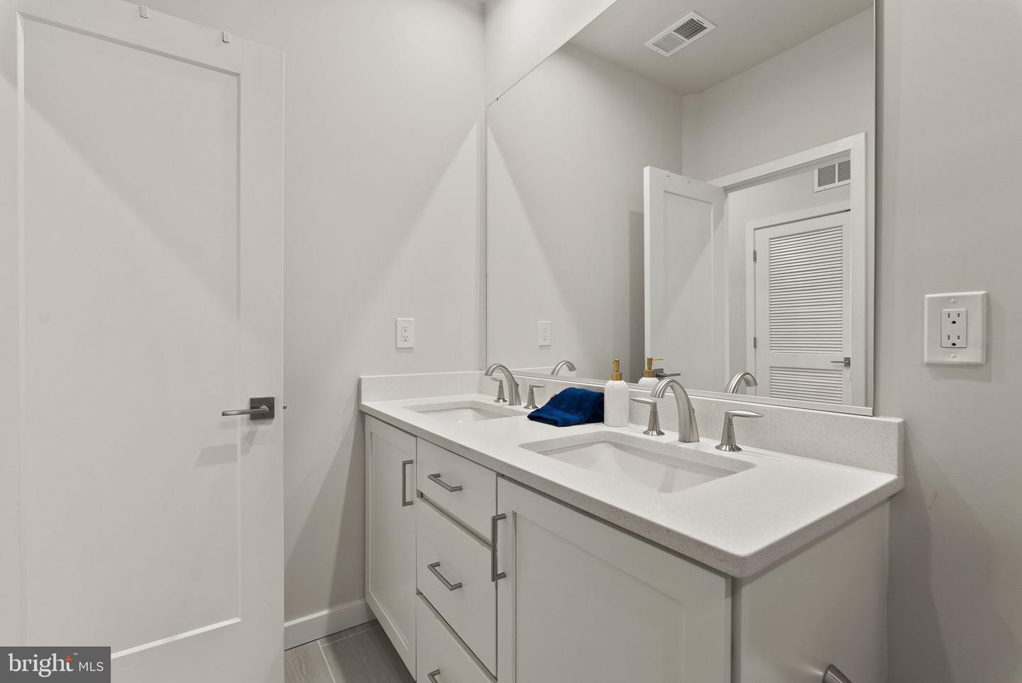 7401 BACKETT WOOD TER #1301, MCLEAN, Virginia 22102, 3 Bedrooms Bedrooms, ,2 BathroomsBathrooms,Residential,For sale,7401 BACKETT WOOD TER #1301,VAFX2241494 MLS # VAFX2241494