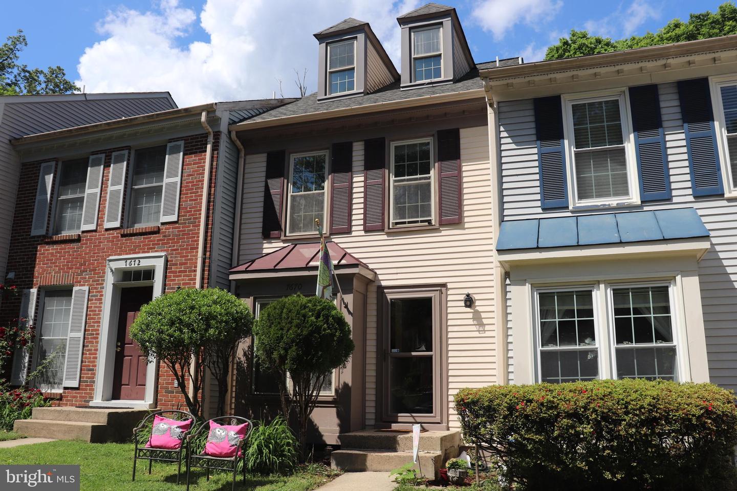 7670 NORTHERN OAKS CT, SPRINGFIELD, Virginia 22153, 3 Bedrooms Bedrooms, ,3 BathroomsBathrooms,Residential,For sale,7670 NORTHERN OAKS CT,VAFX2241286 MLS # VAFX2241286
