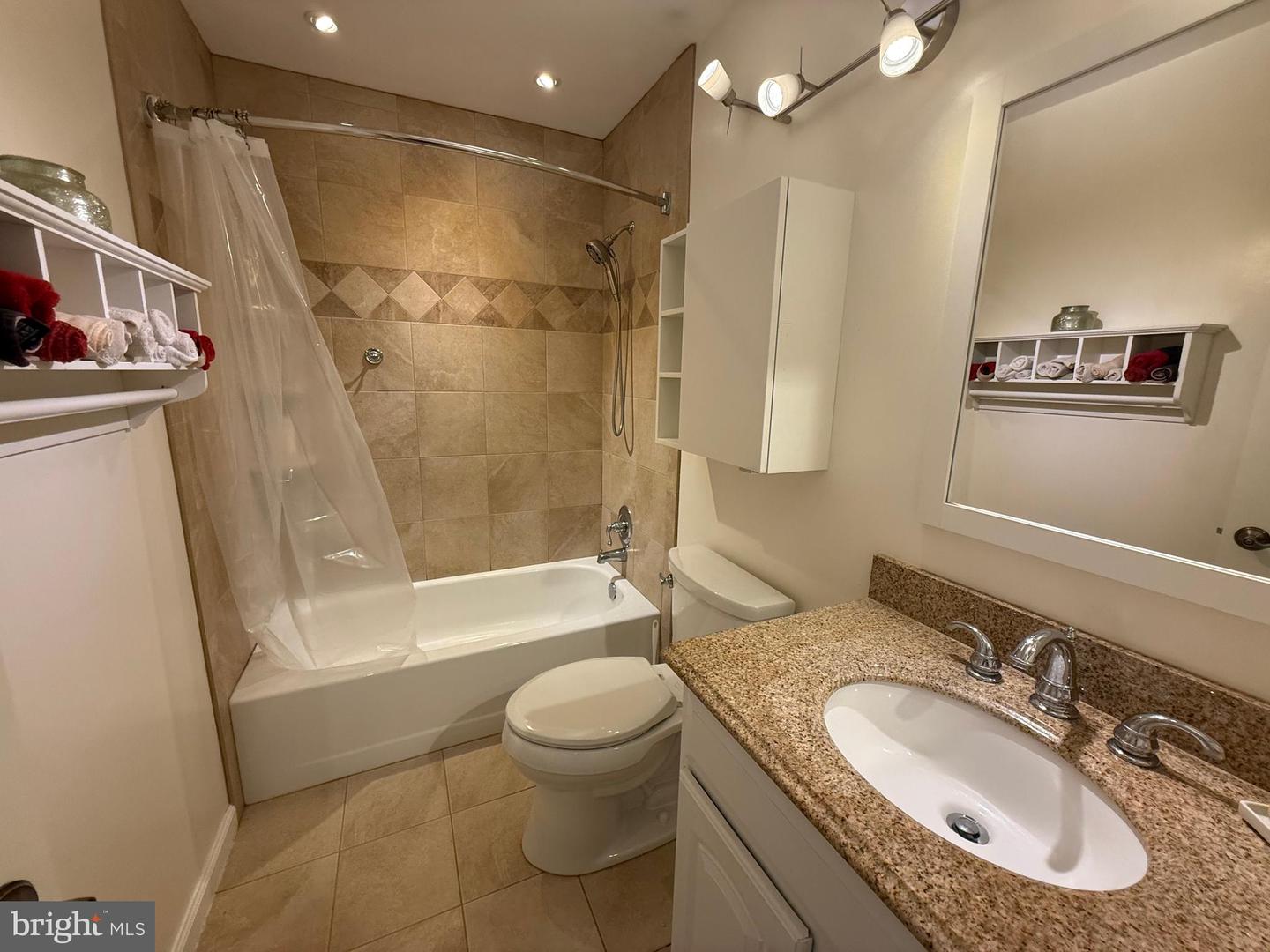 7670 NORTHERN OAKS CT, SPRINGFIELD, Virginia 22153, 3 Bedrooms Bedrooms, ,3 BathroomsBathrooms,Residential,For sale,7670 NORTHERN OAKS CT,VAFX2241286 MLS # VAFX2241286