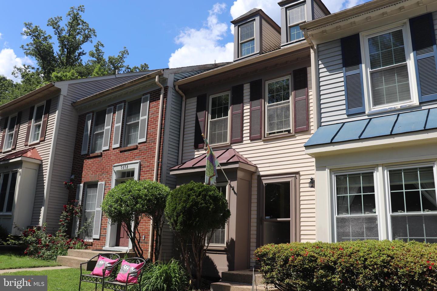 7670 NORTHERN OAKS CT, SPRINGFIELD, Virginia 22153, 3 Bedrooms Bedrooms, ,3 BathroomsBathrooms,Residential,For sale,7670 NORTHERN OAKS CT,VAFX2241286 MLS # VAFX2241286