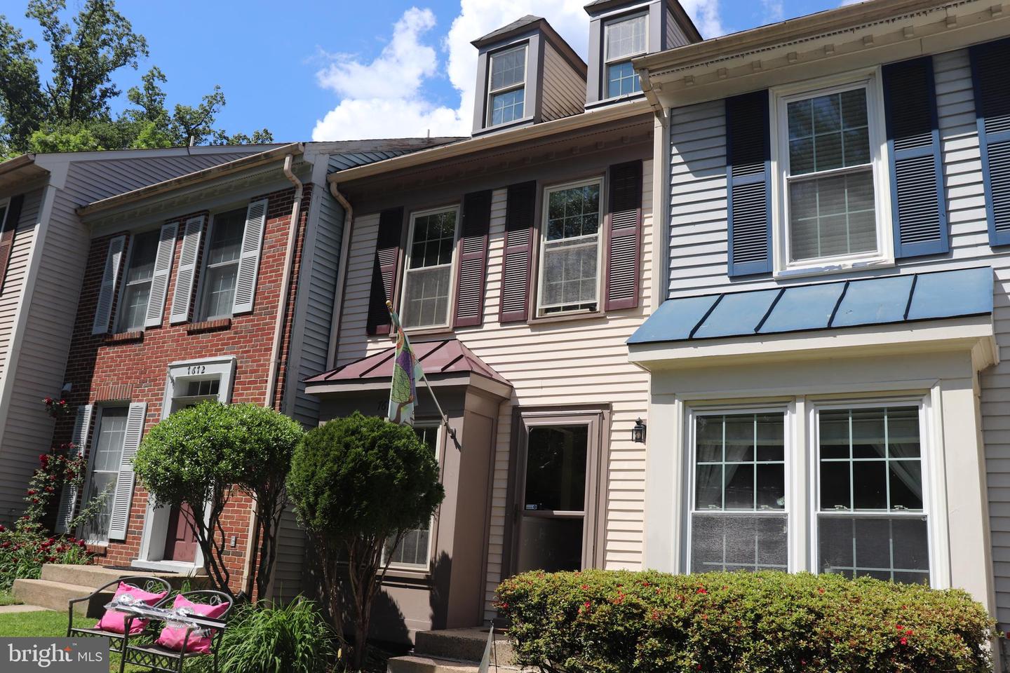 7670 NORTHERN OAKS CT, SPRINGFIELD, Virginia 22153, 3 Bedrooms Bedrooms, ,3 BathroomsBathrooms,Residential,For sale,7670 NORTHERN OAKS CT,VAFX2241286 MLS # VAFX2241286