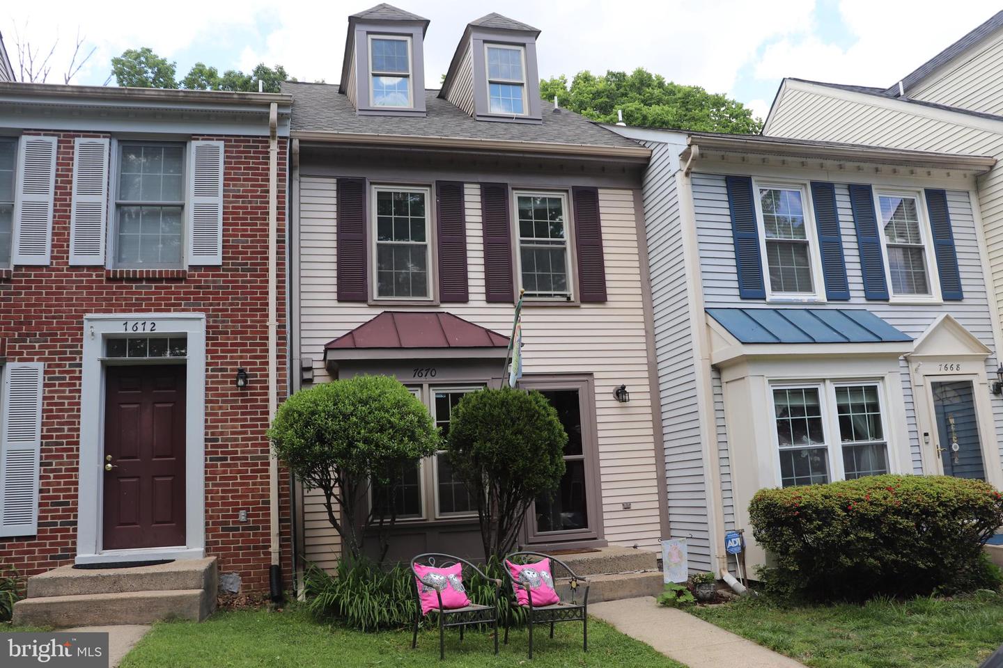 7670 NORTHERN OAKS CT, SPRINGFIELD, Virginia 22153, 3 Bedrooms Bedrooms, ,3 BathroomsBathrooms,Residential,For sale,7670 NORTHERN OAKS CT,VAFX2241286 MLS # VAFX2241286