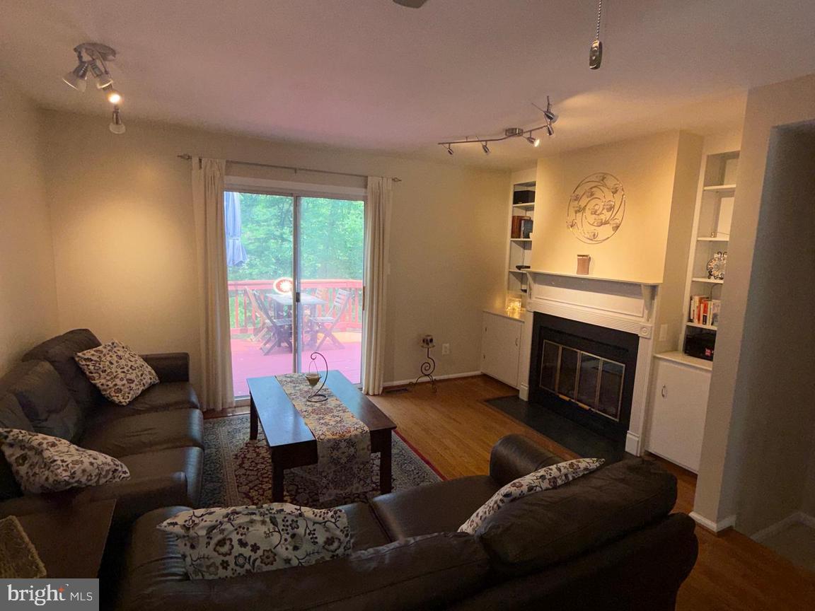 7670 NORTHERN OAKS CT, SPRINGFIELD, Virginia 22153, 3 Bedrooms Bedrooms, ,3 BathroomsBathrooms,Residential,For sale,7670 NORTHERN OAKS CT,VAFX2241286 MLS # VAFX2241286