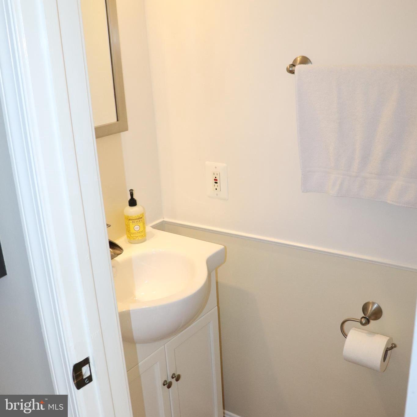 7670 NORTHERN OAKS CT, SPRINGFIELD, Virginia 22153, 3 Bedrooms Bedrooms, ,3 BathroomsBathrooms,Residential,For sale,7670 NORTHERN OAKS CT,VAFX2241286 MLS # VAFX2241286