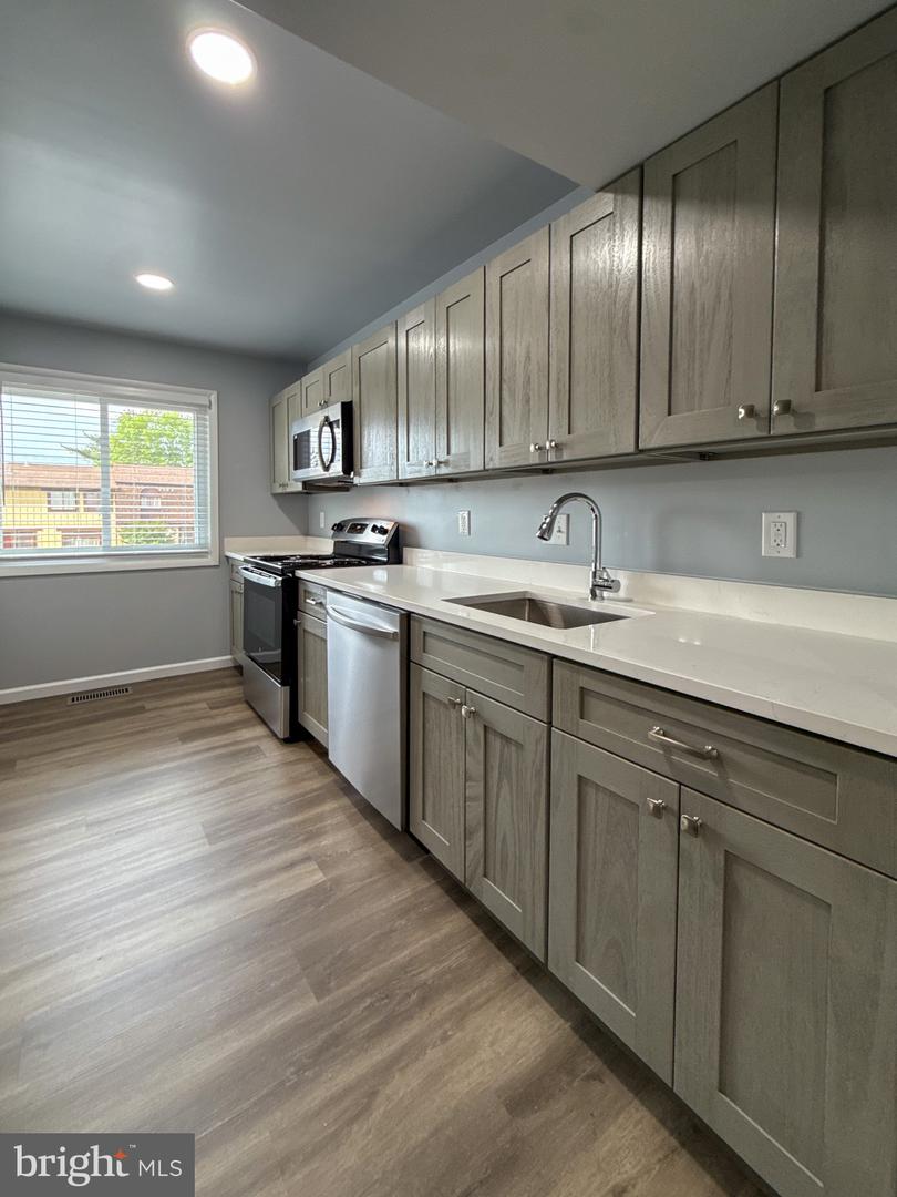 3036 VIRGINIA DARE CT, CHANTILLY, Virginia 20151, 4 Bedrooms Bedrooms, ,2 BathroomsBathrooms,Residential,For sale,3036 VIRGINIA DARE CT,VAFX2241738 MLS # VAFX2241738