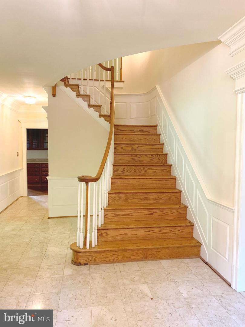 9090 EATON PARK RD, GREAT FALLS, Virginia 22066, 5 Bedrooms Bedrooms, ,5 BathroomsBathrooms,Residential,For sale,9090 EATON PARK RD,VAFX2241742 MLS # VAFX2241742