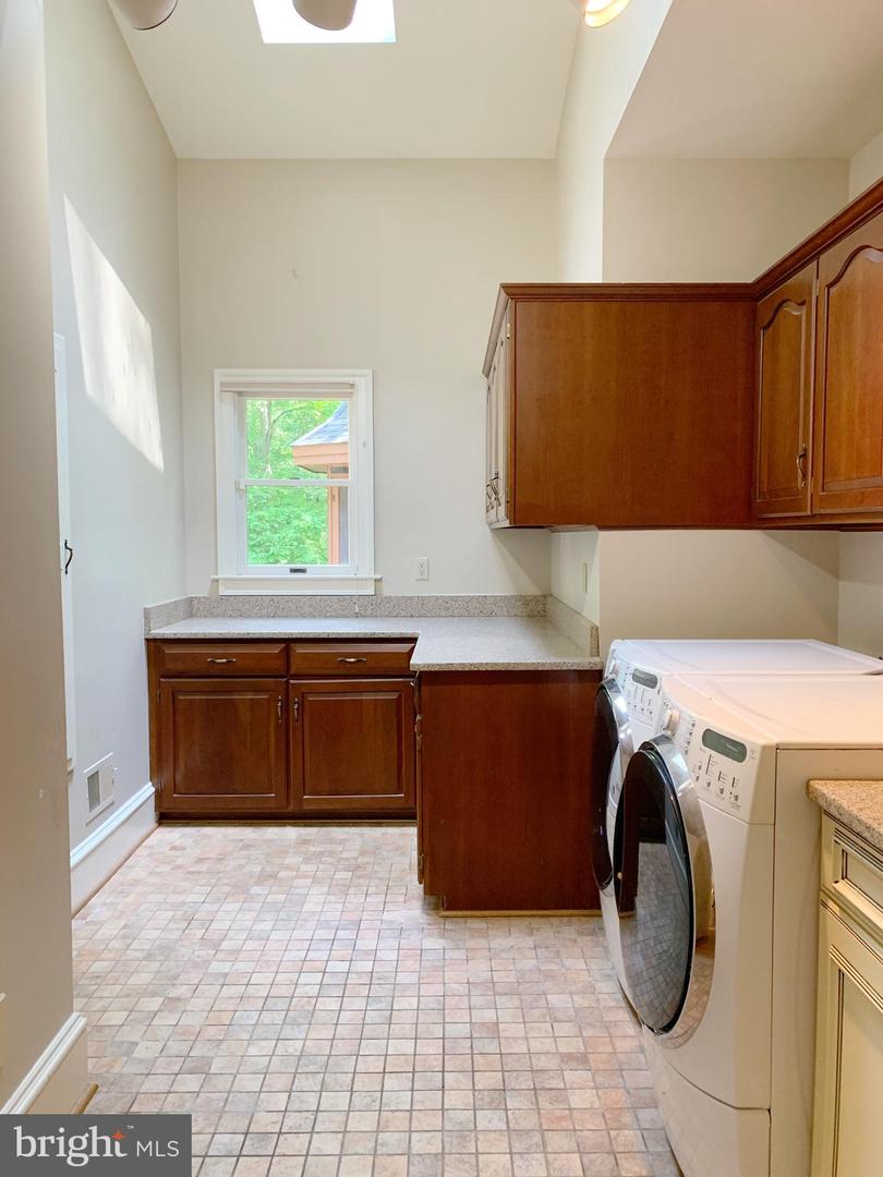 9090 EATON PARK RD, GREAT FALLS, Virginia 22066, 5 Bedrooms Bedrooms, ,5 BathroomsBathrooms,Residential,For sale,9090 EATON PARK RD,VAFX2241742 MLS # VAFX2241742