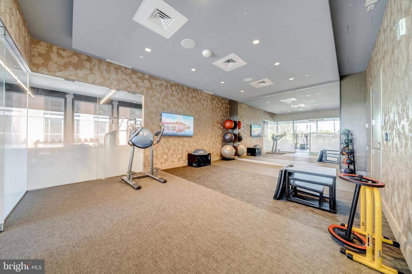 45 SUTTON SQ SW #PH11, WASHINGTON, District Of Columbia 20024, 1 Bedroom Bedrooms, ,1 BathroomBathrooms,Residential,For sale,45 SUTTON SQ SW #PH11,DCDC2201332 MLS # DCDC2201332