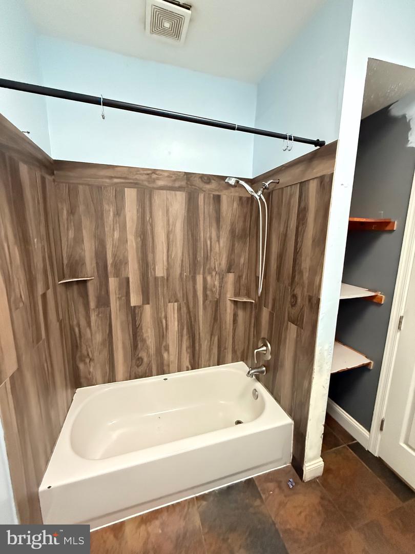7421 LAKE DR, MANASSAS, Virginia 20111, 3 Bedrooms Bedrooms, ,1 BathroomBathrooms,Residential,For sale,7421 LAKE DR,VAPW2094984 MLS # VAPW2094984