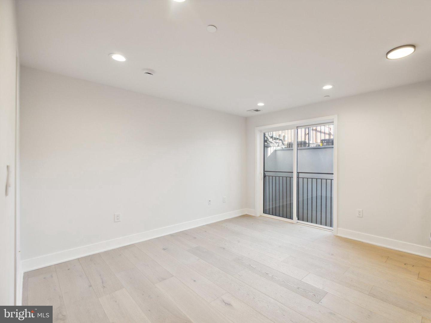 845 19TH ST NE #6, WASHINGTON, District Of Columbia 20002, 1 Bedroom Bedrooms, ,1 BathroomBathrooms,Residential,For sale,845 19TH ST NE #6,DCDC2201346 MLS # DCDC2201346