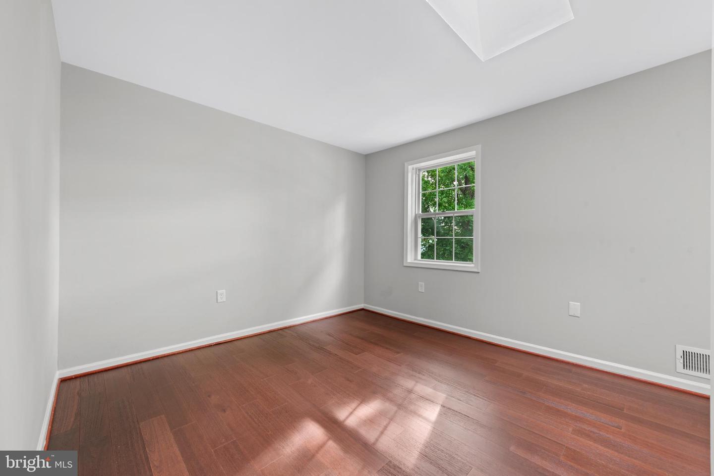 8221 COMMUNITY DR, MANASSAS, Virginia 20109, 3 Bedrooms Bedrooms, ,2 BathroomsBathrooms,Residential,For sale,8221 COMMUNITY DR,VAPW2094988 MLS # VAPW2094988