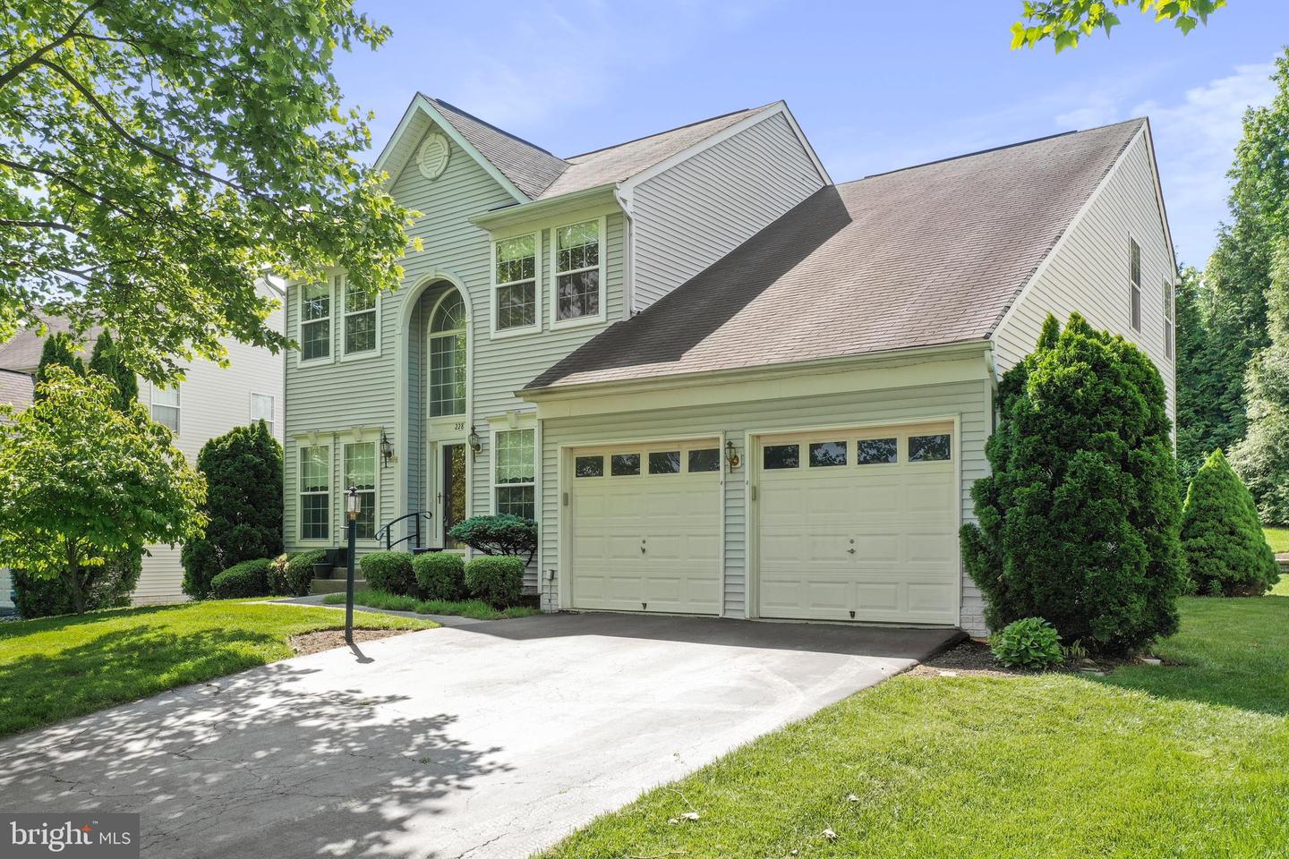 228 E KING JAMES ST, PURCELLVILLE, Virginia 20132, 4 Bedrooms Bedrooms, ,3 BathroomsBathrooms,Residential,For sale,228 E KING JAMES ST,VALO2097162 MLS # VALO2097162