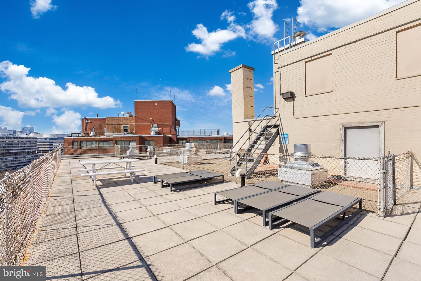 2401 H ST NW #512, WASHINGTON, District Of Columbia 20037, 1 Bedroom Bedrooms, ,1 BathroomBathrooms,Residential,For sale,2401 H ST NW #512,DCDC2201372 MLS # DCDC2201372