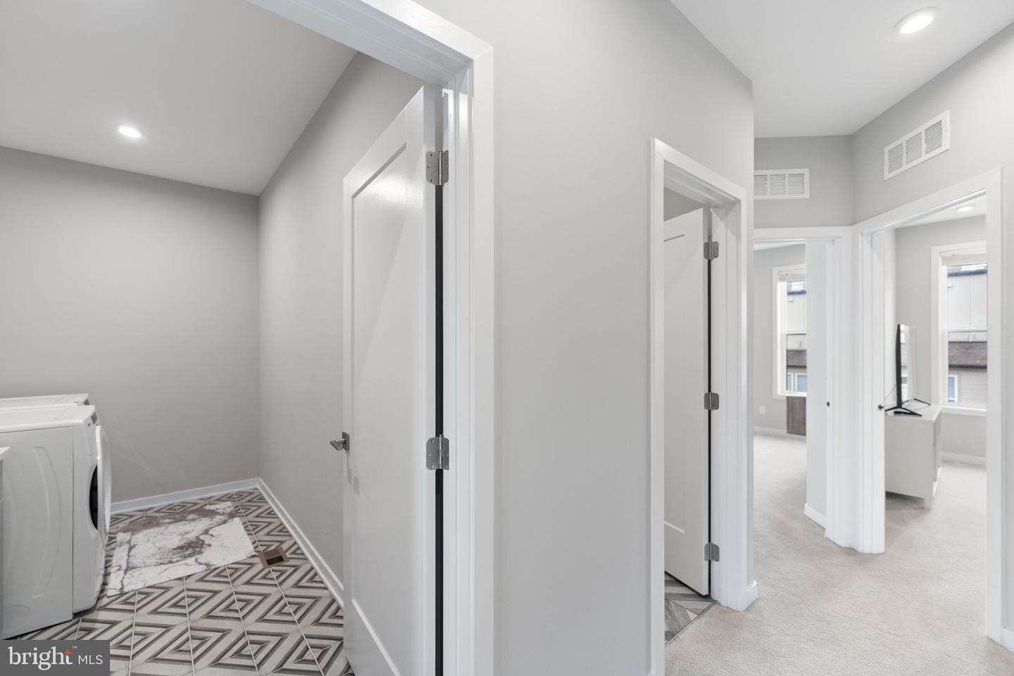 4622 QUINNS MILL WAY #1108, CHANTILLY, Virginia 20151, 3 Bedrooms Bedrooms, ,2 BathroomsBathrooms,Residential,For sale,4622 QUINNS MILL WAY #1108,VAFX2241820 MLS # VAFX2241820