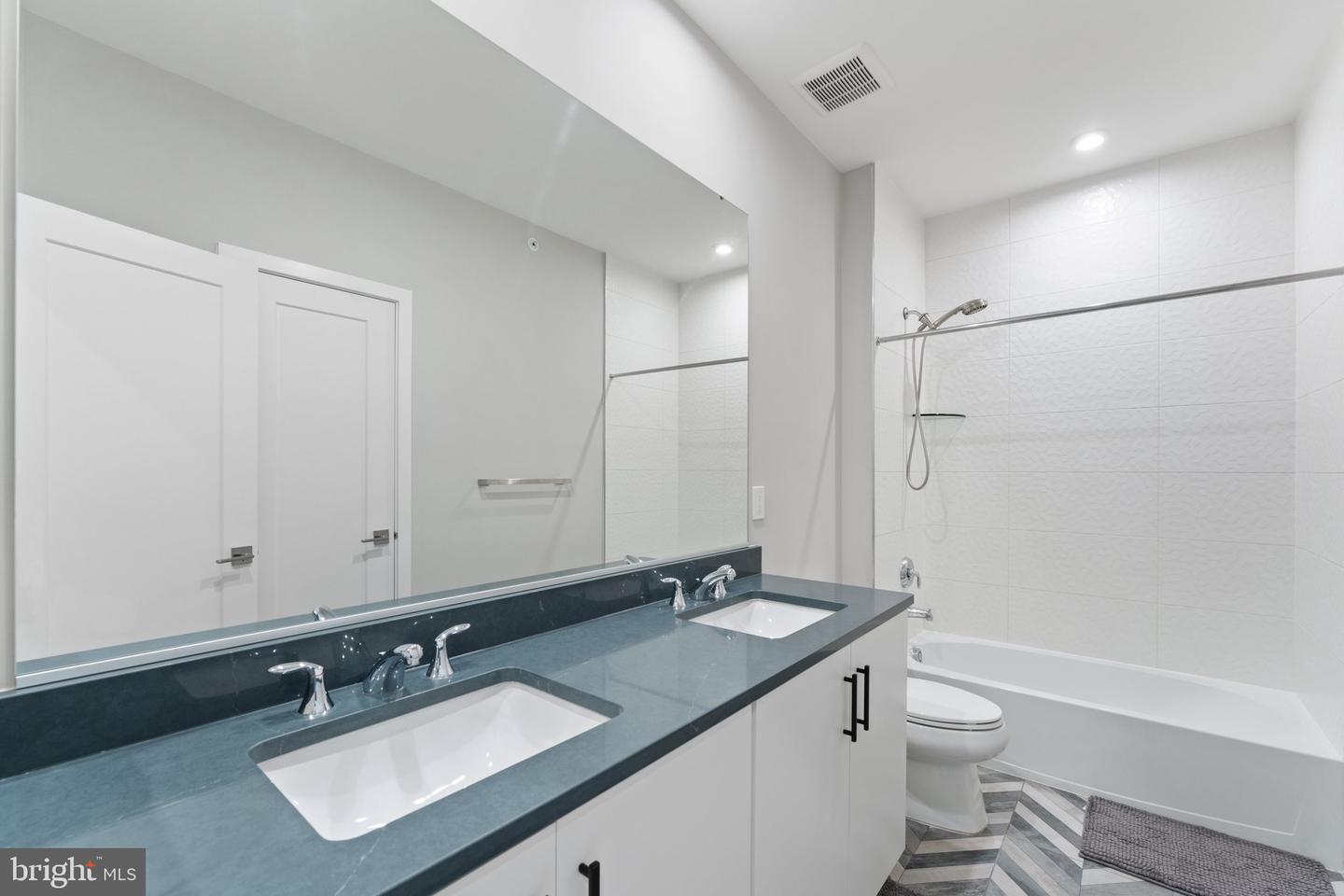 4622 QUINNS MILL WAY #1108, CHANTILLY, Virginia 20151, 3 Bedrooms Bedrooms, ,2 BathroomsBathrooms,Residential,For sale,4622 QUINNS MILL WAY #1108,VAFX2241820 MLS # VAFX2241820