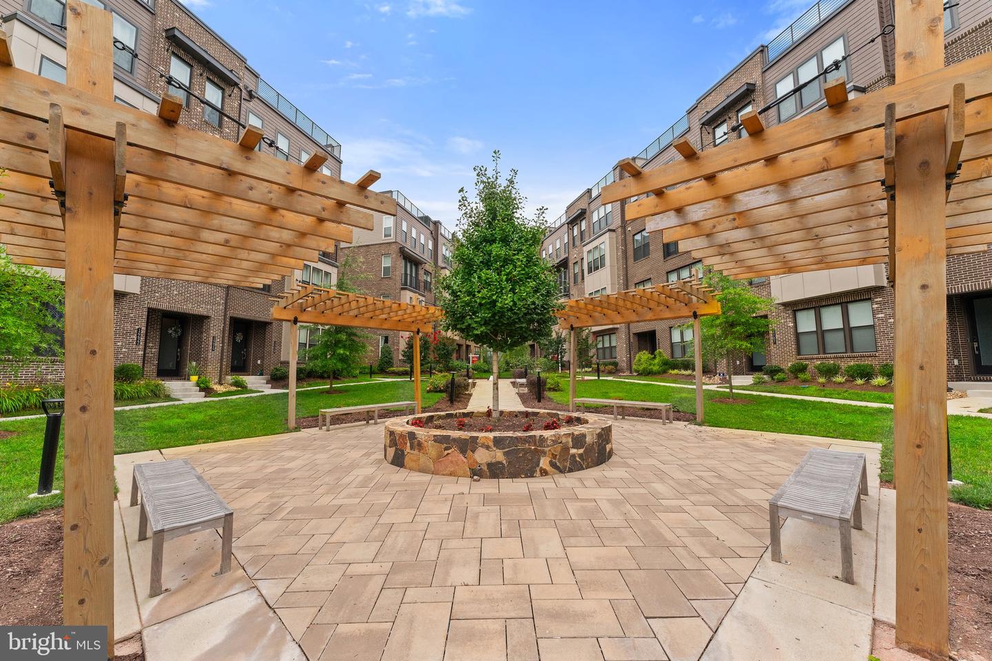 4622 QUINNS MILL WAY #1108, CHANTILLY, Virginia 20151, 3 Bedrooms Bedrooms, ,2 BathroomsBathrooms,Residential,For sale,4622 QUINNS MILL WAY #1108,VAFX2241820 MLS # VAFX2241820