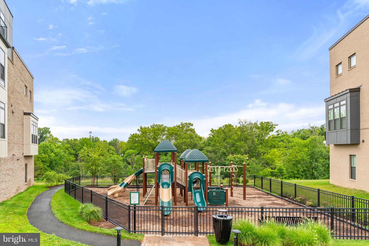 4622 QUINNS MILL WAY #1108, CHANTILLY, Virginia 20151, 3 Bedrooms Bedrooms, ,2 BathroomsBathrooms,Residential,For sale,4622 QUINNS MILL WAY #1108,VAFX2241820 MLS # VAFX2241820