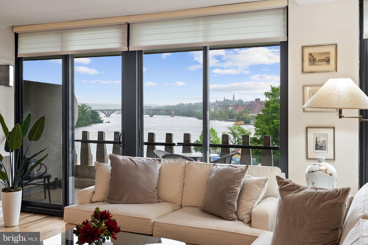 700 NEW HAMPSHIRE AVE NW #507, WASHINGTON, District Of Columbia 20037, 1 Bedroom Bedrooms, ,2 BathroomsBathrooms,Residential,For sale,700 NEW HAMPSHIRE AVE NW #507,DCDC2199472 MLS # DCDC2199472