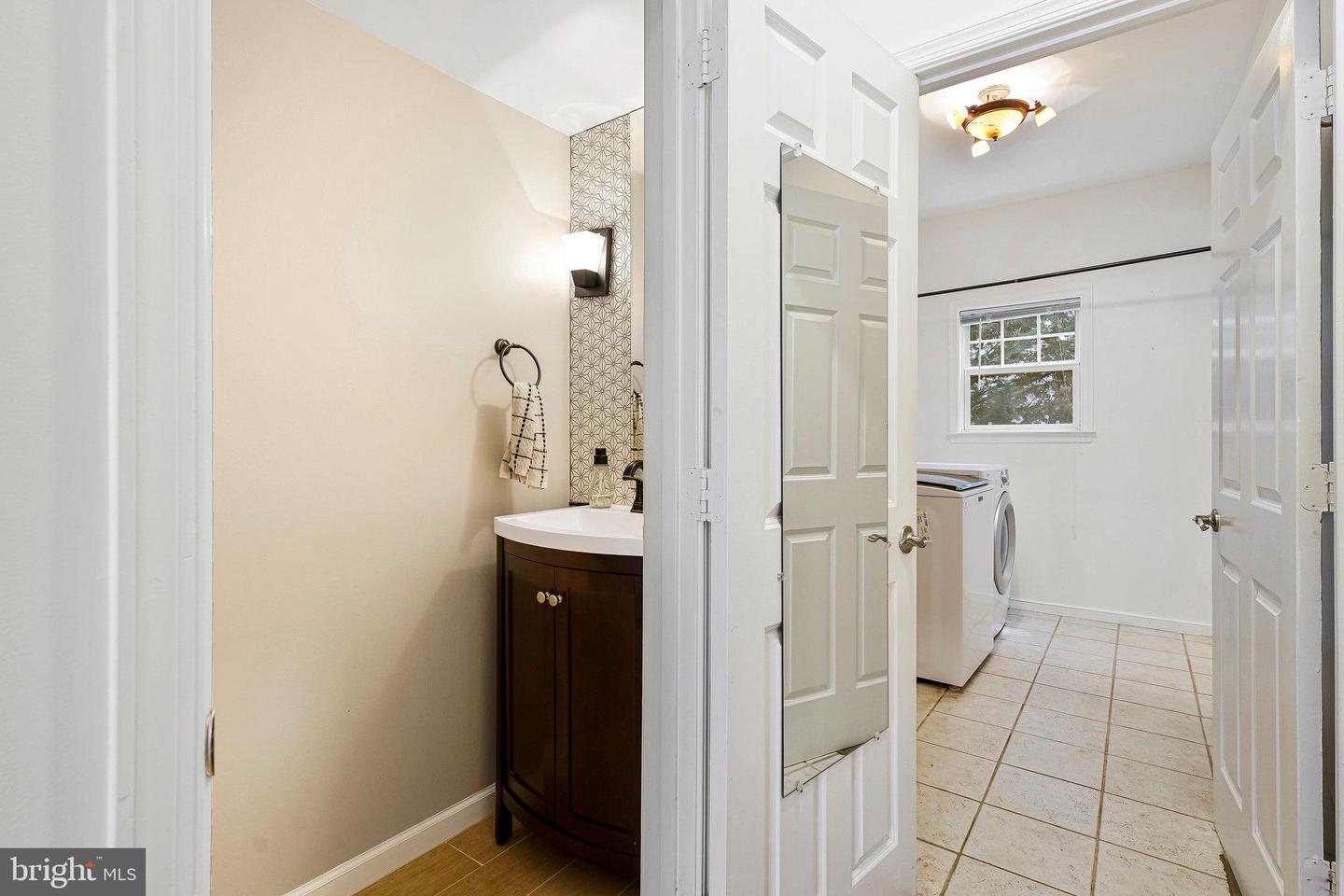 26222 OCALA CIR, CHANTILLY, Virginia 20152, 5 Bedrooms Bedrooms, 13 Rooms Rooms,3 BathroomsBathrooms,Residential,For sale,26222 OCALA CIR,VALO2096462 MLS # VALO2096462