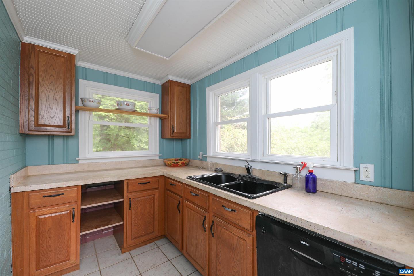 2659 SCOTTSVILLE RD, CHARLOTTESVILLE, Virginia 22902, 3 Bedrooms Bedrooms, ,2 BathroomsBathrooms,Residential,For sale,2659 SCOTTSVILLE RD,664698 MLS # 664698