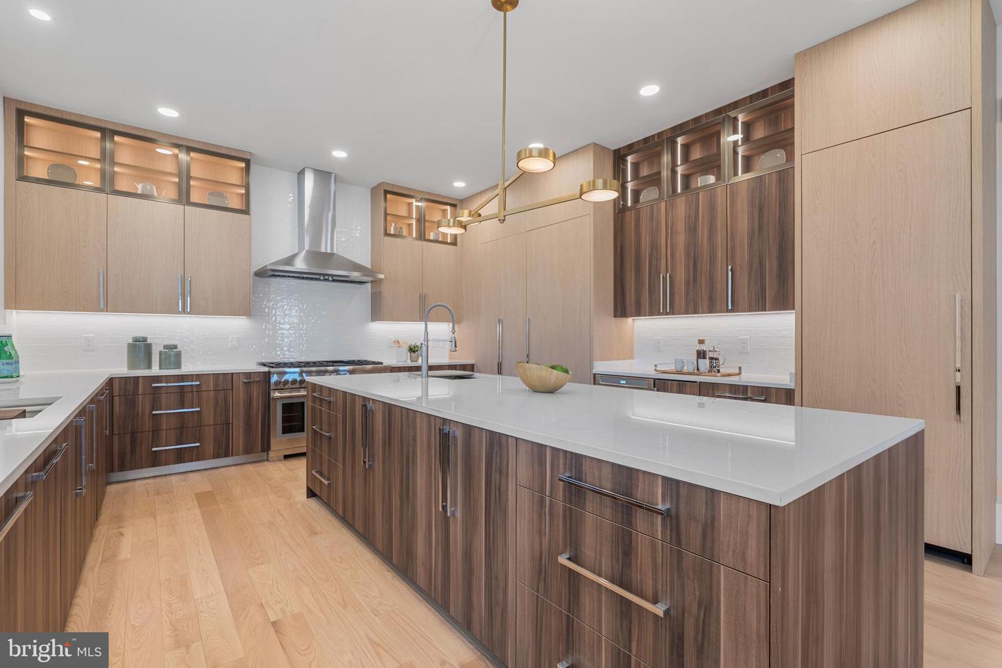 5900 35TH ST N, ARLINGTON, Virginia 22207, 5 Bedrooms Bedrooms, ,6 BathroomsBathrooms,Residential,For sale,5900 35TH ST N,VAAR2055232 MLS # VAAR2055232