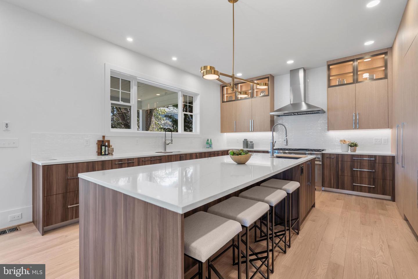 5900 35TH ST N, ARLINGTON, Virginia 22207, 5 Bedrooms Bedrooms, ,6 BathroomsBathrooms,Residential,For sale,5900 35TH ST N,VAAR2055232 MLS # VAAR2055232