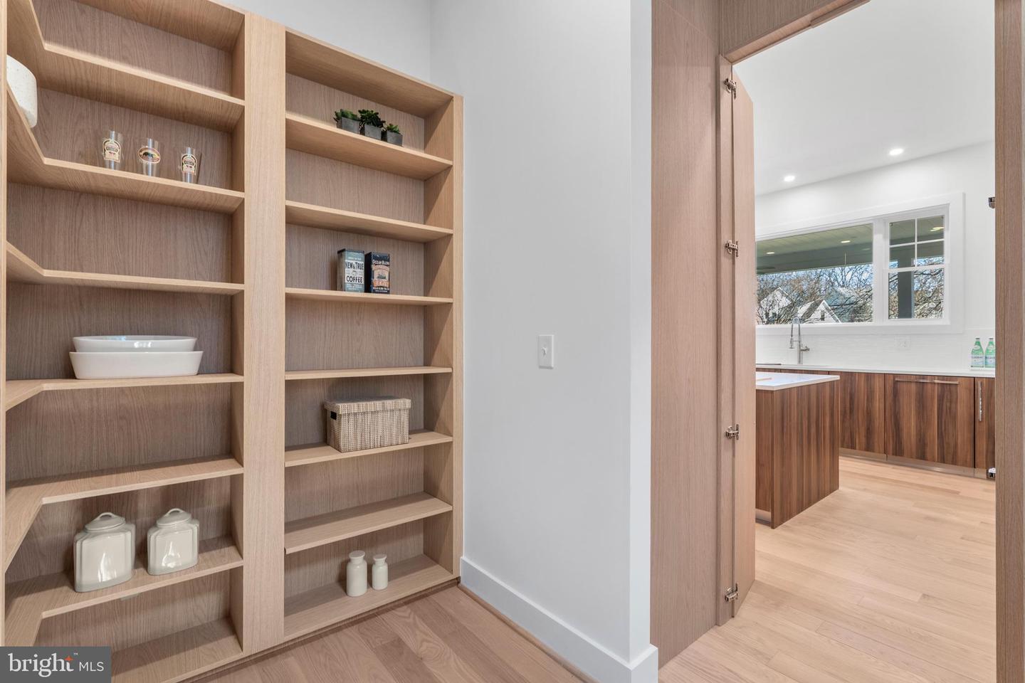 5900 35TH ST N, ARLINGTON, Virginia 22207, 5 Bedrooms Bedrooms, ,6 BathroomsBathrooms,Residential,For sale,5900 35TH ST N,VAAR2055232 MLS # VAAR2055232