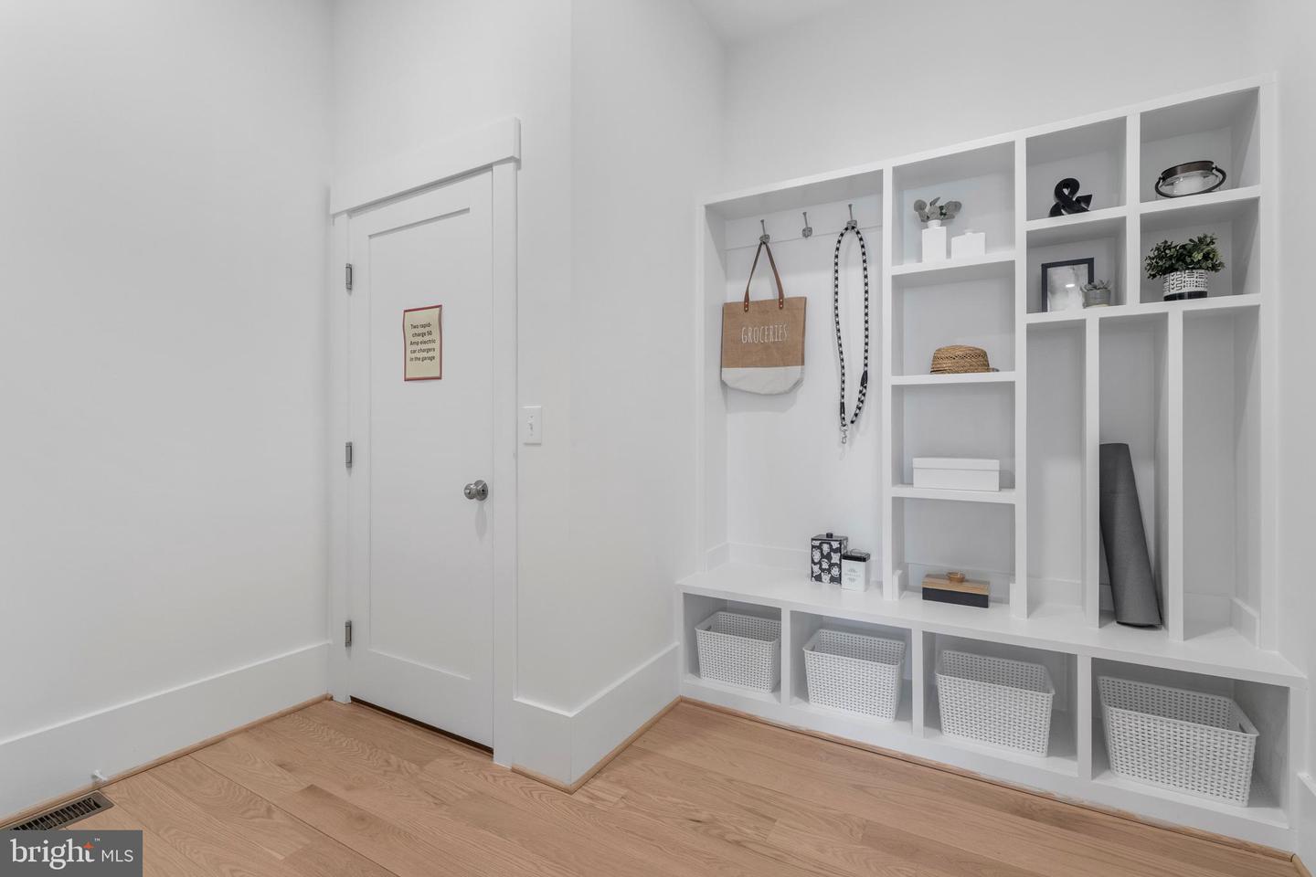 5900 35TH ST N, ARLINGTON, Virginia 22207, 5 Bedrooms Bedrooms, ,6 BathroomsBathrooms,Residential,For sale,5900 35TH ST N,VAAR2055232 MLS # VAAR2055232