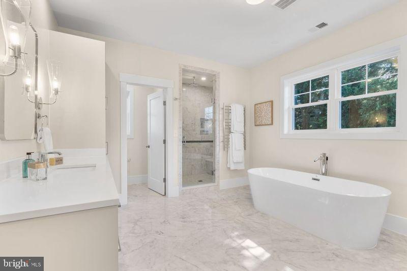 5900 35TH ST N, ARLINGTON, Virginia 22207, 5 Bedrooms Bedrooms, ,6 BathroomsBathrooms,Residential,For sale,5900 35TH ST N,VAAR2055232 MLS # VAAR2055232