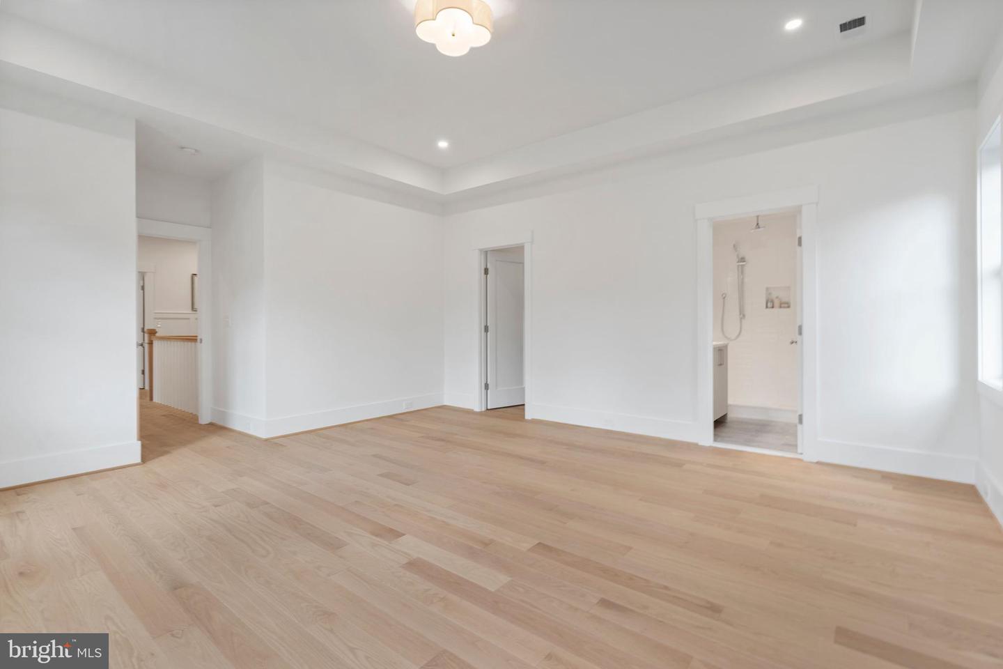 5900 35TH ST N, ARLINGTON, Virginia 22207, 5 Bedrooms Bedrooms, ,6 BathroomsBathrooms,Residential,For sale,5900 35TH ST N,VAAR2055232 MLS # VAAR2055232