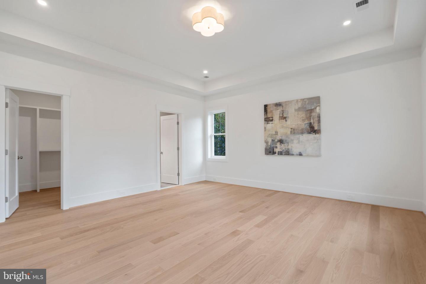 5900 35TH ST N, ARLINGTON, Virginia 22207, 5 Bedrooms Bedrooms, ,6 BathroomsBathrooms,Residential,For sale,5900 35TH ST N,VAAR2055232 MLS # VAAR2055232