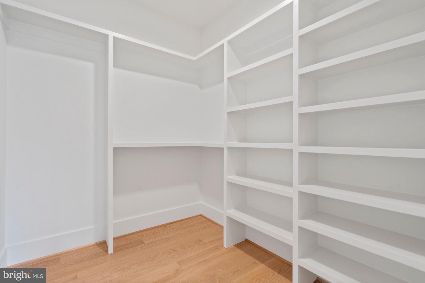 5900 35TH ST N, ARLINGTON, Virginia 22207, 5 Bedrooms Bedrooms, ,6 BathroomsBathrooms,Residential,For sale,5900 35TH ST N,VAAR2055232 MLS # VAAR2055232