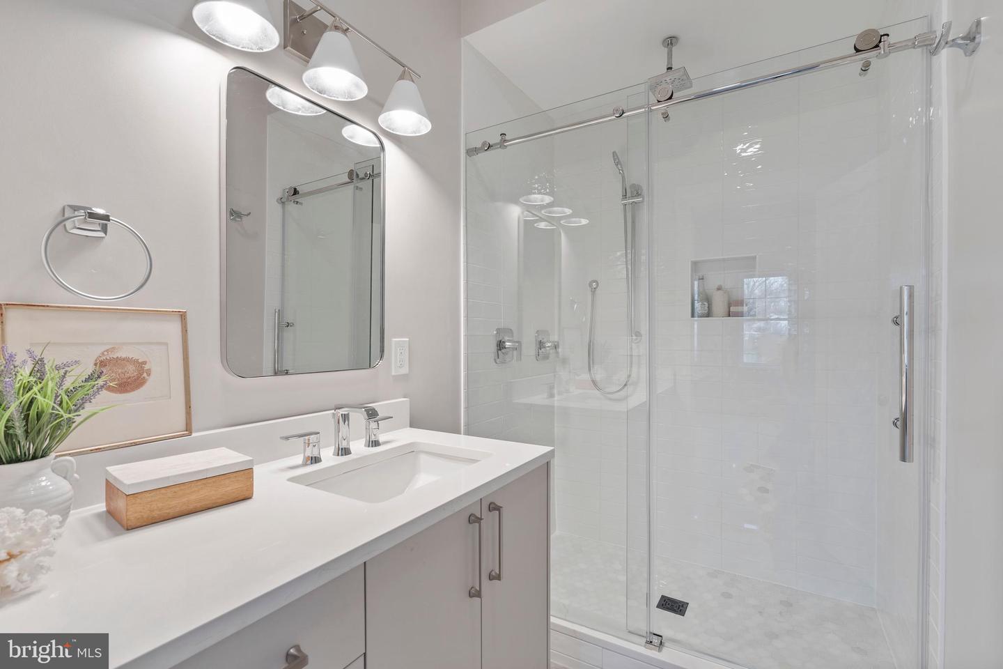 5900 35TH ST N, ARLINGTON, Virginia 22207, 5 Bedrooms Bedrooms, ,6 BathroomsBathrooms,Residential,For sale,5900 35TH ST N,VAAR2055232 MLS # VAAR2055232