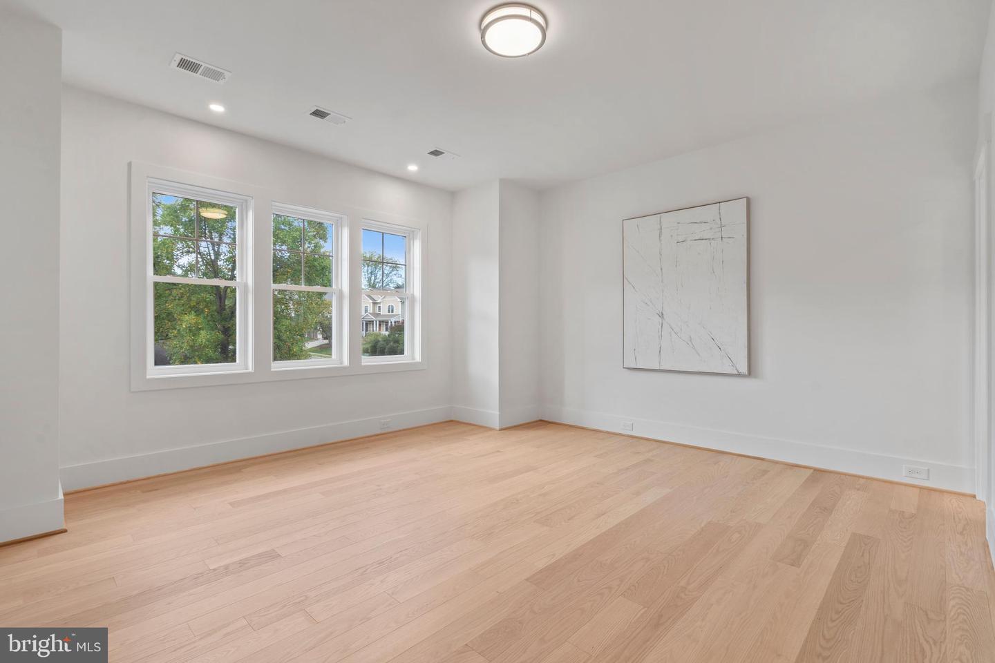 5900 35TH ST N, ARLINGTON, Virginia 22207, 5 Bedrooms Bedrooms, ,6 BathroomsBathrooms,Residential,For sale,5900 35TH ST N,VAAR2055232 MLS # VAAR2055232