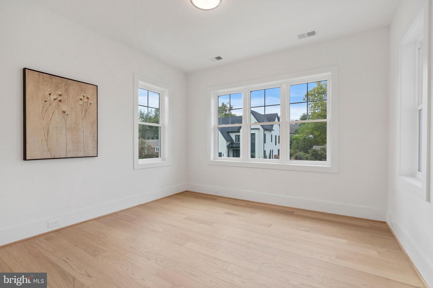 5900 35TH ST N, ARLINGTON, Virginia 22207, 5 Bedrooms Bedrooms, ,6 BathroomsBathrooms,Residential,For sale,5900 35TH ST N,VAAR2055232 MLS # VAAR2055232