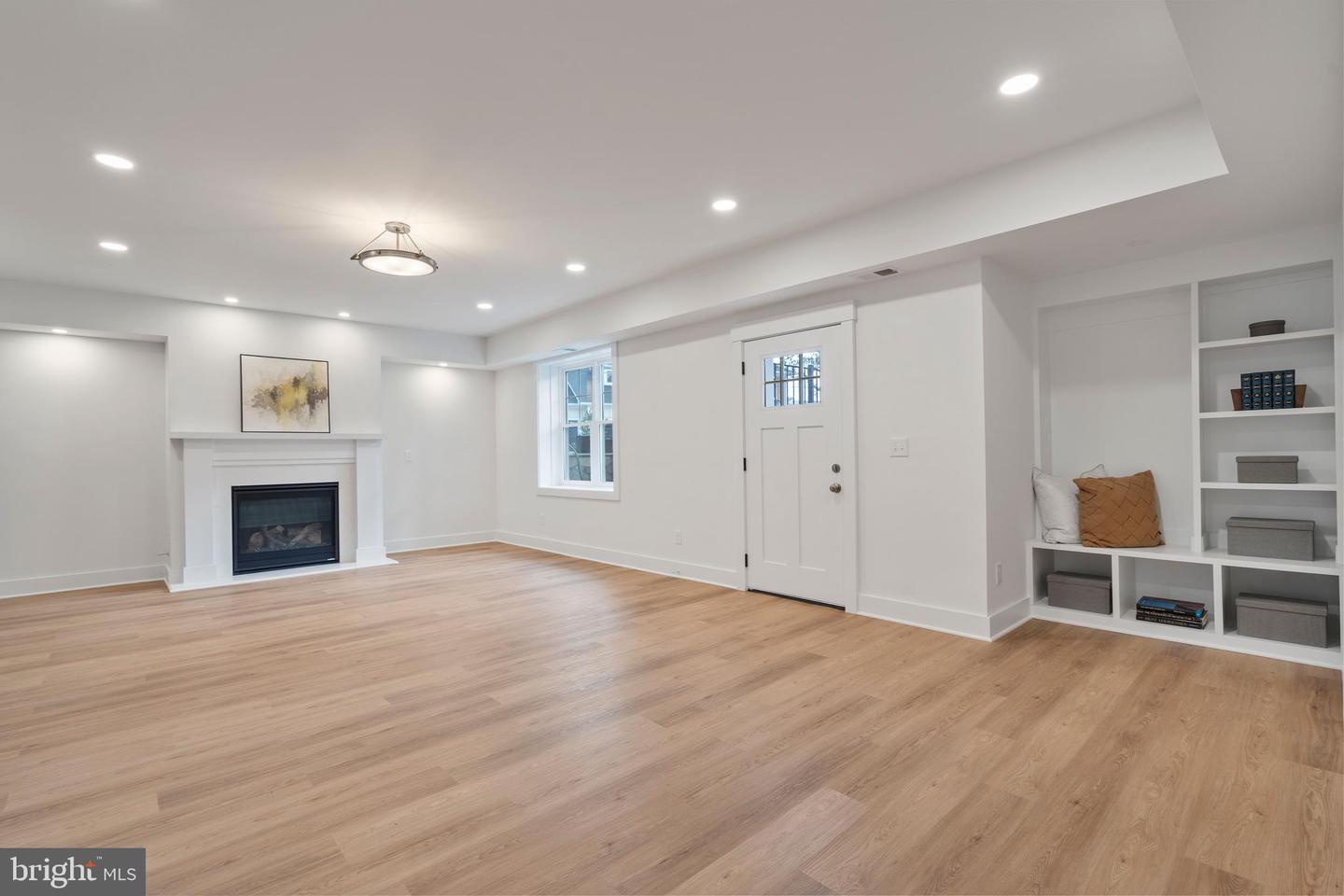 5900 35TH ST N, ARLINGTON, Virginia 22207, 5 Bedrooms Bedrooms, ,6 BathroomsBathrooms,Residential,For sale,5900 35TH ST N,VAAR2055232 MLS # VAAR2055232