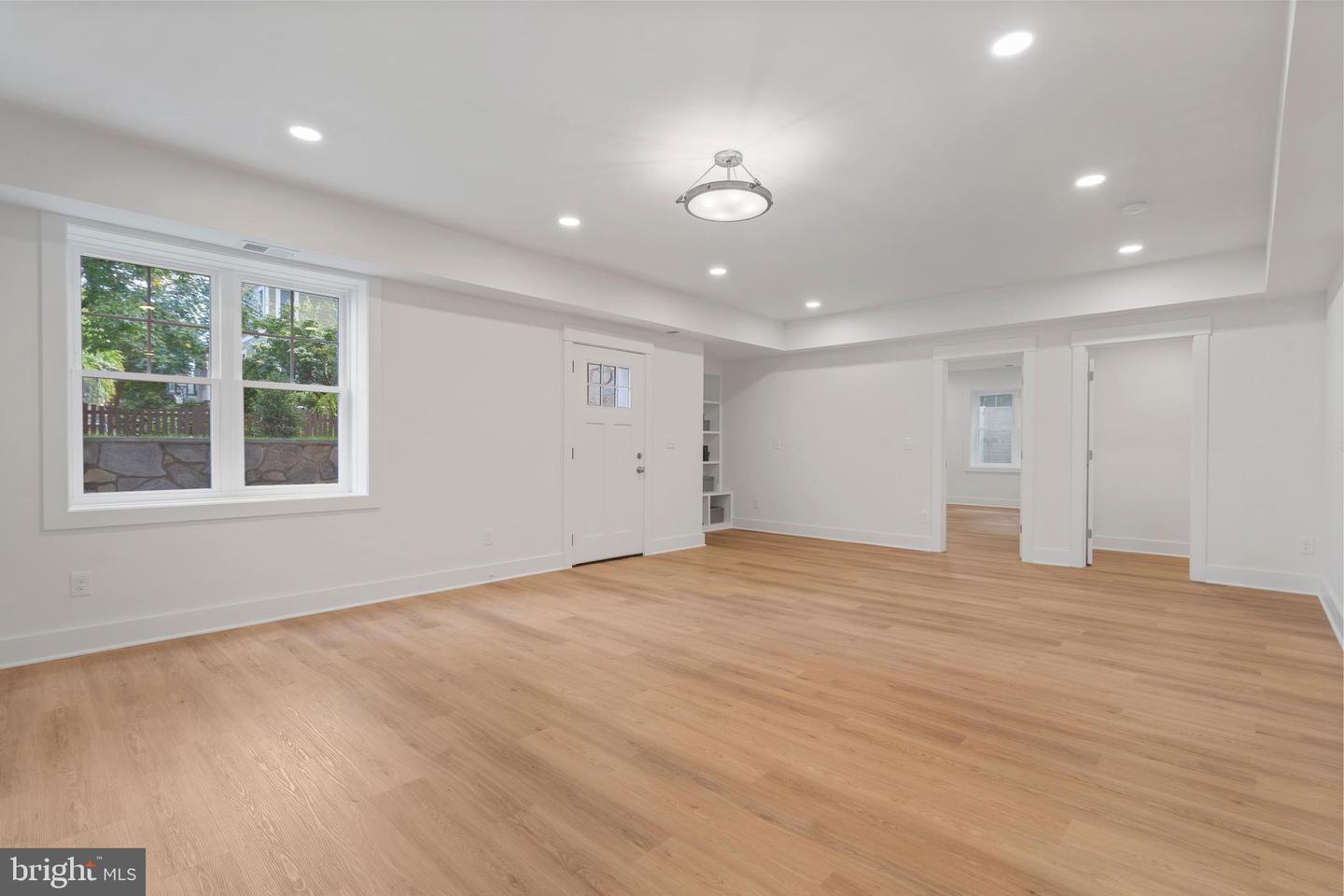 5900 35TH ST N, ARLINGTON, Virginia 22207, 5 Bedrooms Bedrooms, ,6 BathroomsBathrooms,Residential,For sale,5900 35TH ST N,VAAR2055232 MLS # VAAR2055232
